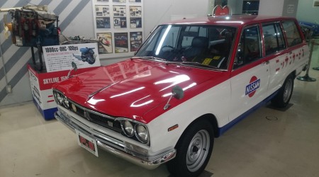 ハコスカバン サービスカー<br>
昭和40年代、日産プリンスのロードサービスはこのハコスカバンにて行われていました。