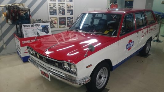 ハコスカバン サービスカー<br>
昭和40年代、日産プリンスのロードサービスはこのハコスカバンにて行われていました。
